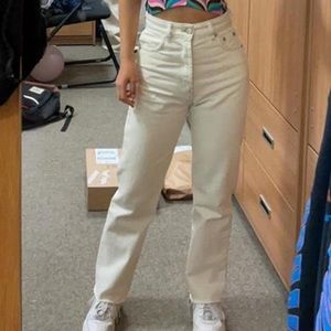 ZARA- High Waisted Straight Leg Jeans in Ecru / Cream